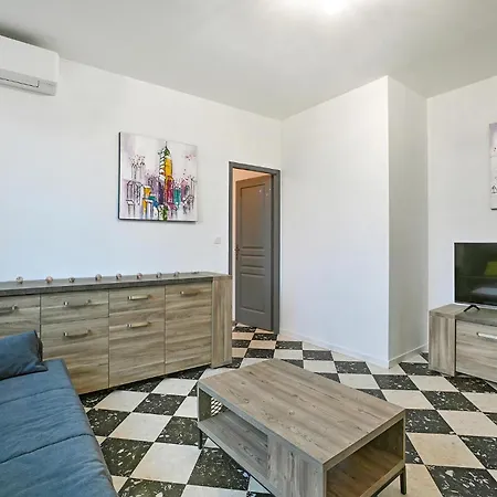 2 Bedroom Awesome Apartment In Vallon Pont Darc Apartament *