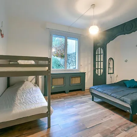 2 Bedroom Awesome In Pont Darc *